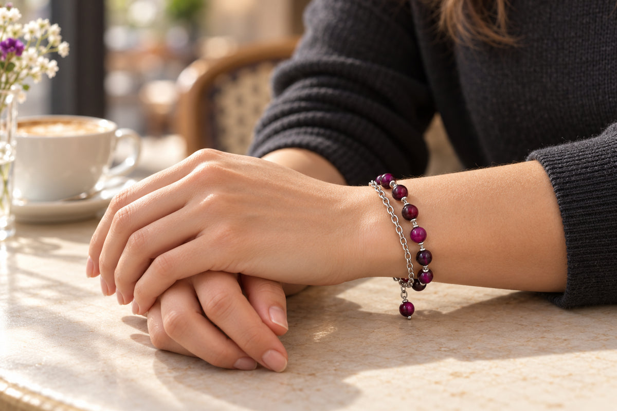 APAERZ VIOLA – Zweireihiges Armband mit purpurfarbenen Glasperlen