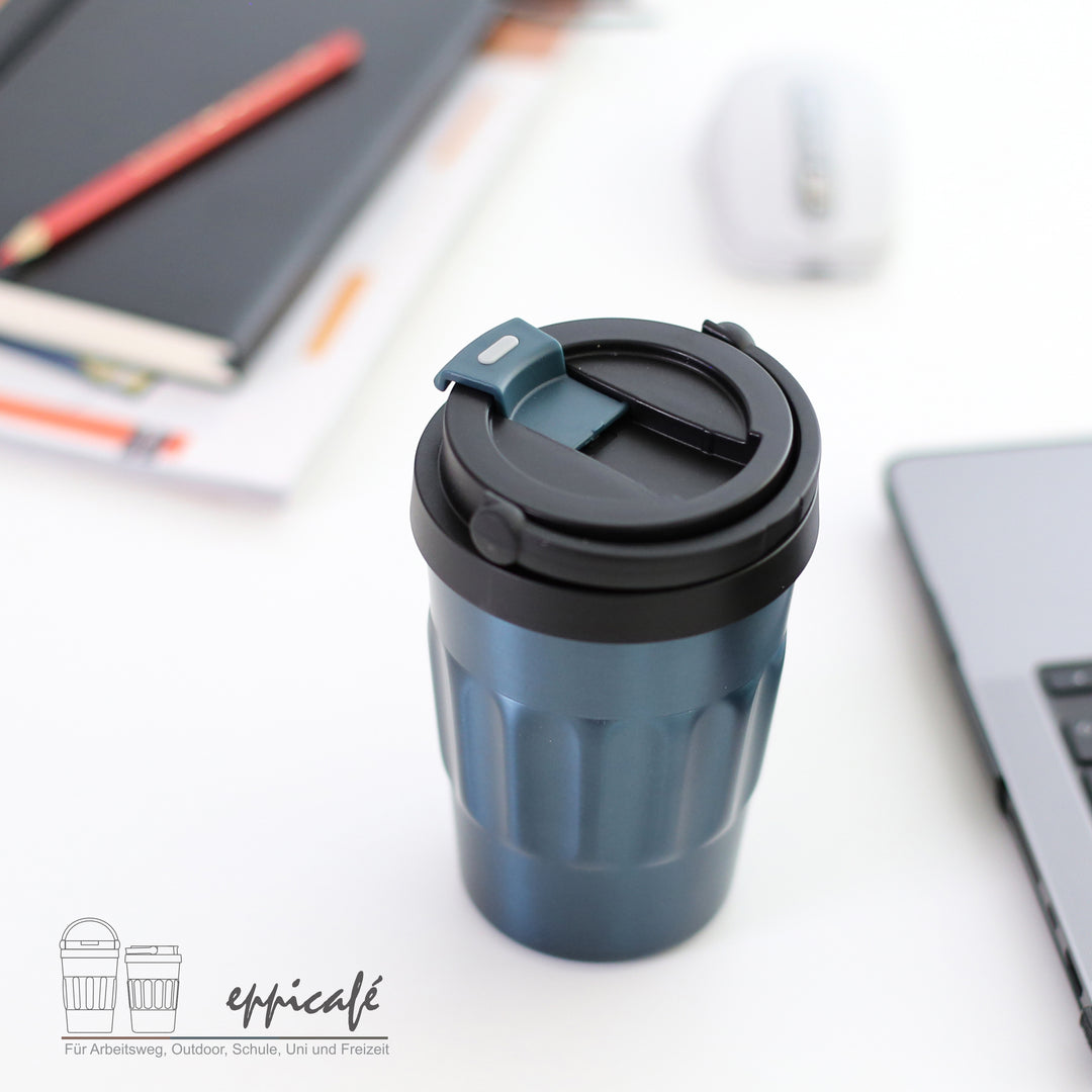 EPPIKAN eppiCafé Thermobecher auf dem Schreibtisch im Büro