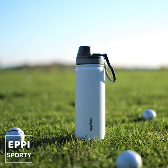EPPIKAN eppiSporty Thermosflasche auf einer Wiese